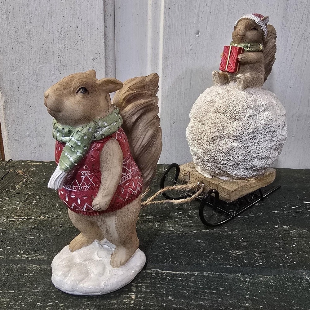 Christmas Squirrel Figurines Pulling Sleigh Snowball Winter‎ Holiday Decor NEW